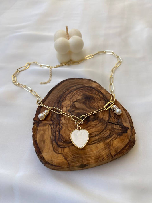 SNOW WHITE HEART NECKLACE